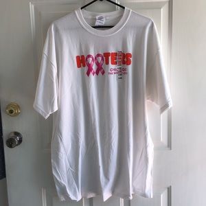 B2 New Men’s Hooters Tee Pink Ribbon Breast Cancer Awareness Size XL with spots